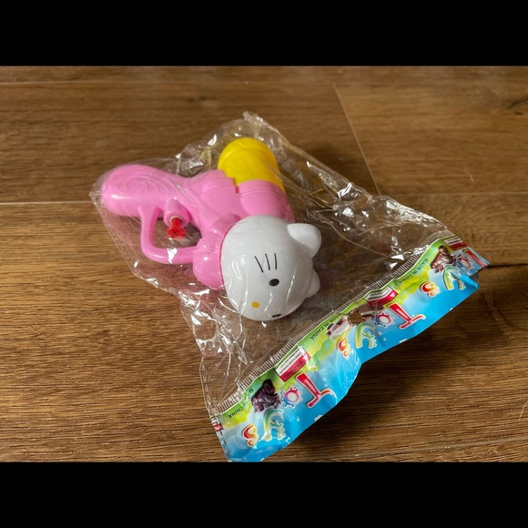 Sanrio Other - HELLO KITTY-NWT Character Water Shooter